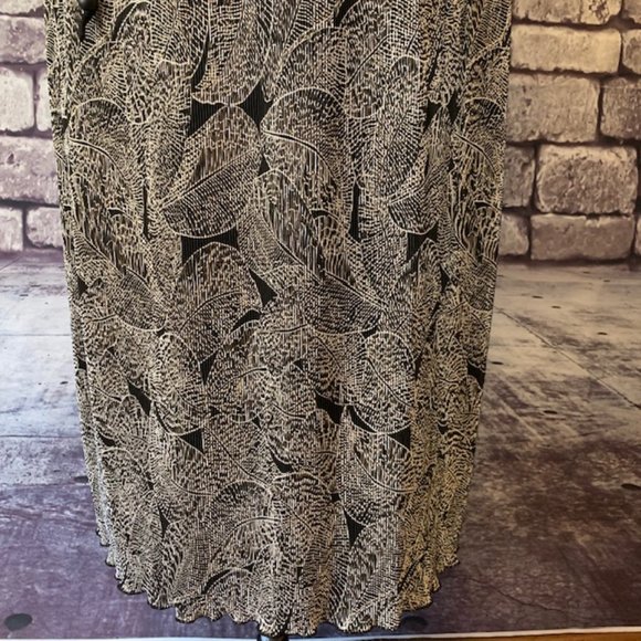 Connected Apparel Black & Ivory Short Sleeve Dress - Picture 3 of 13